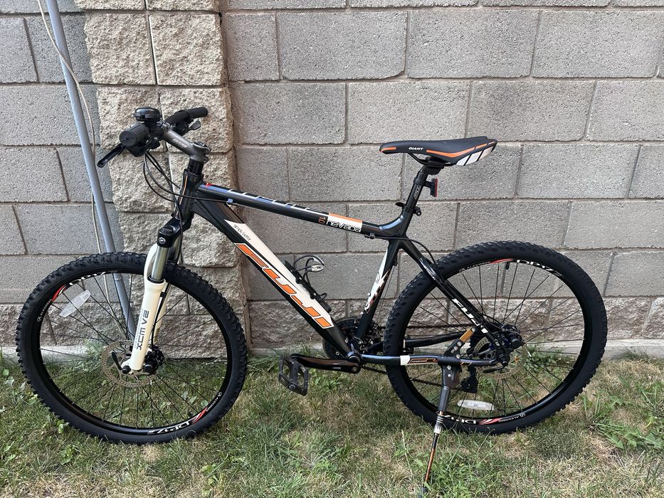 Велосипед Fuji.