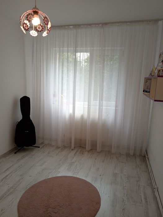 De vânzare: Apartament 3 camere decomandat, 70 mp utili – Târgoviște, Micro 4 (Zonă excelentă)