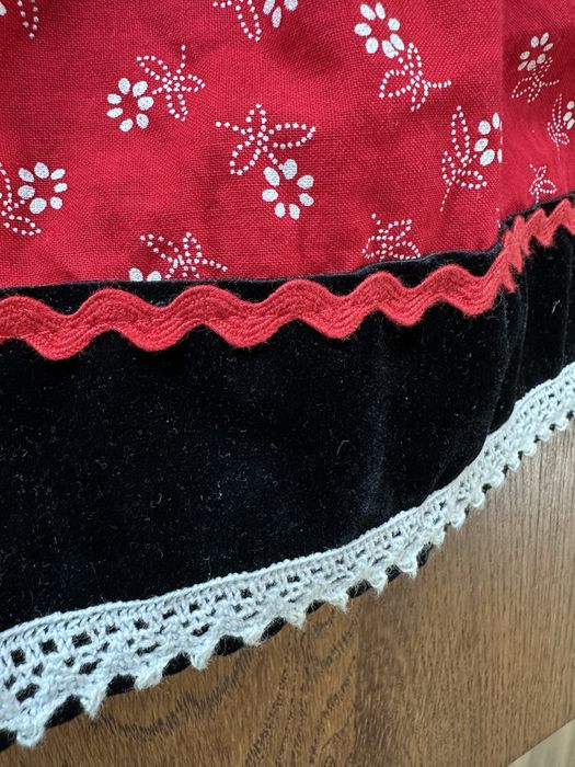 Fusta fete dansuri populare