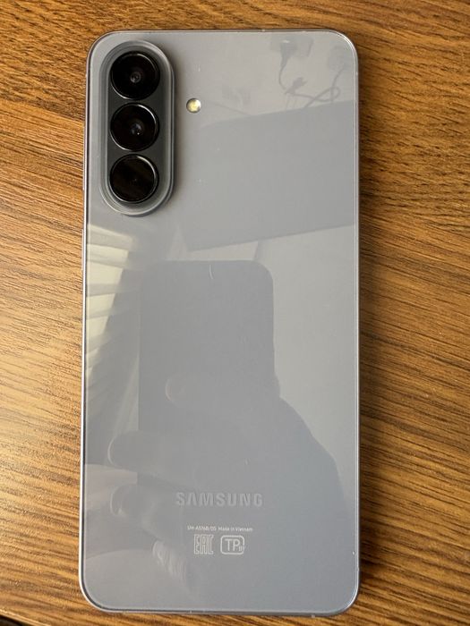 Продам Samsung A57 128GB