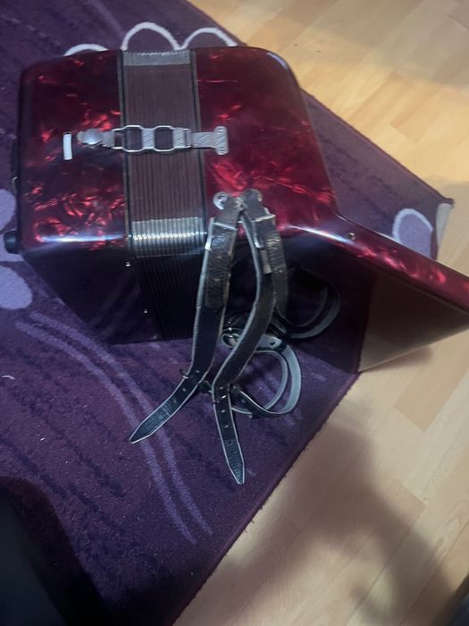 Продавам акордеон