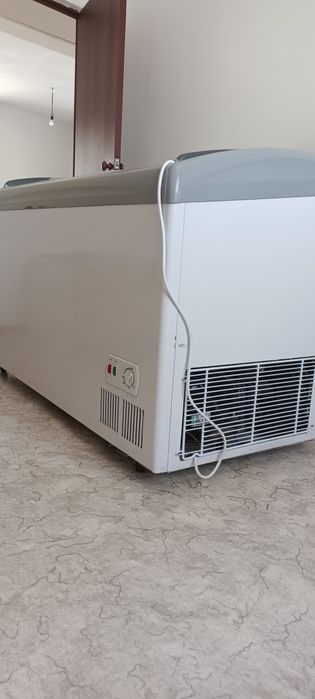 Морозильник стеклянный магазинный