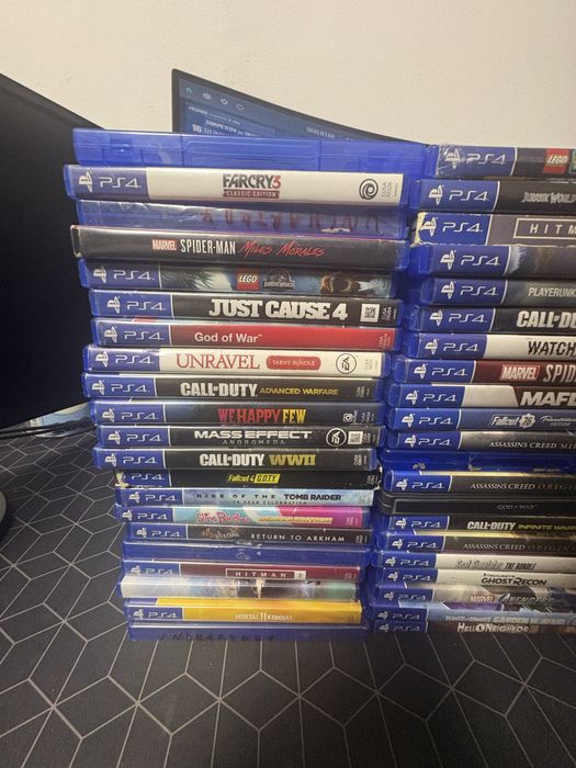 Vand jocuri ps4.