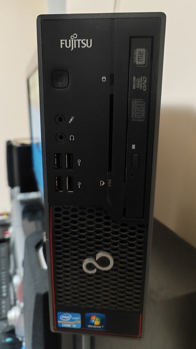 Мини компютър Fujitsu, готов за работа с Windows 10.