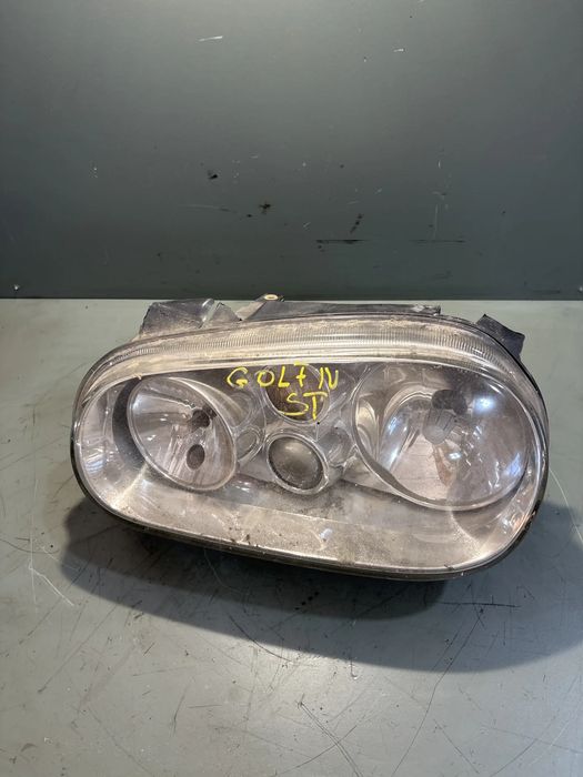 Far stanga Volkswagen VW Golf 2000 1.4 MT (75 hp)
