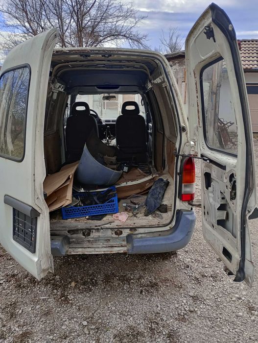 Нисан Ванет . На части