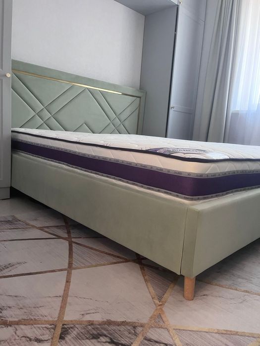 Продам кровать с матрасом