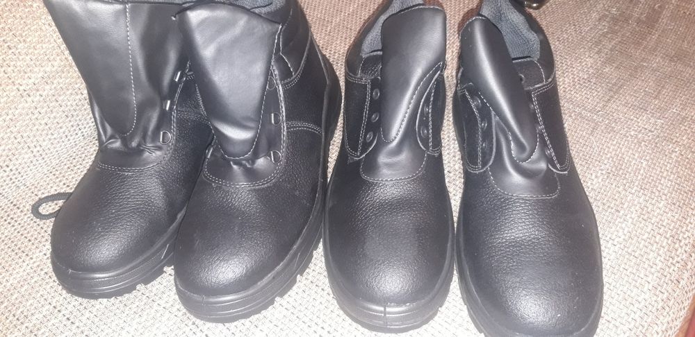 Bocanci de bumbeu metalic