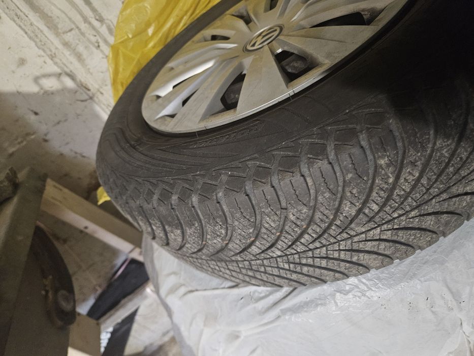 Set 4 anvelope all-season Goodyear + jante VW R15
