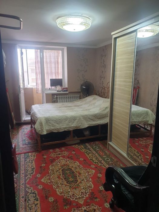 3 xonali kvartira sotiladi