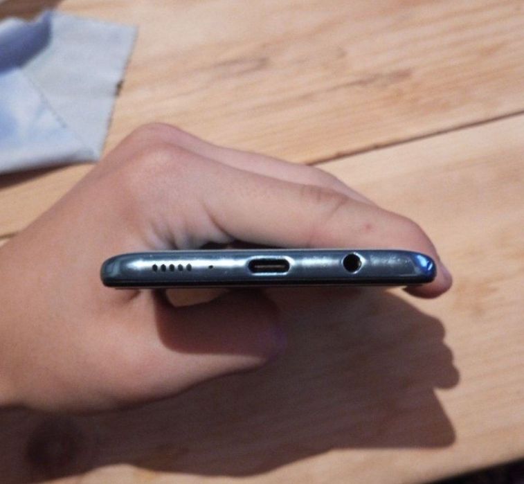 Samsung A51 xotira 4/64