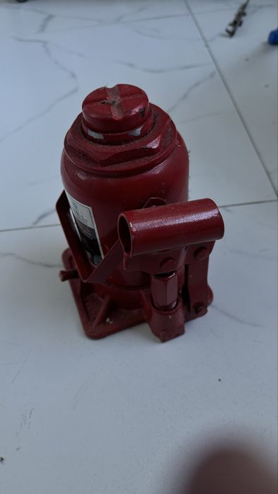 Продам домкрат 16 тн