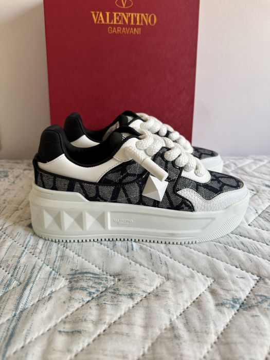 Обувки Valentino