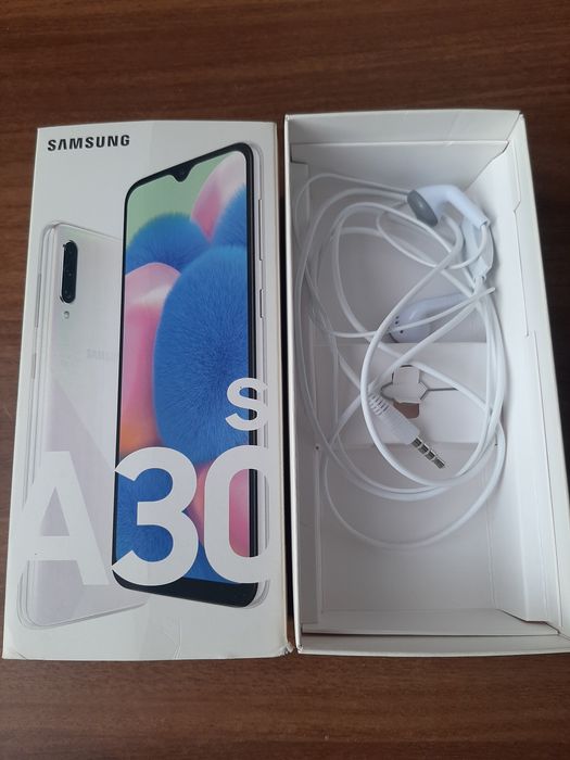 Продам телефон б.у Самсунг А30.
