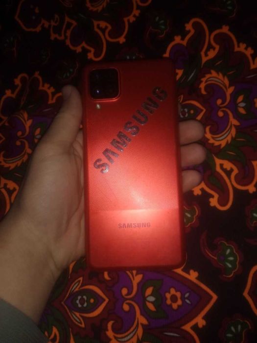 Samsung a12 32 tali aybi  acer notbuk holati idel 64 tali wimdows 8.1