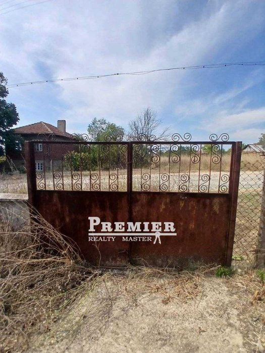 Къща с голям потенциал в село Загорци,