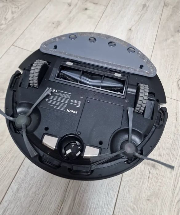 Моющий робот пылесос