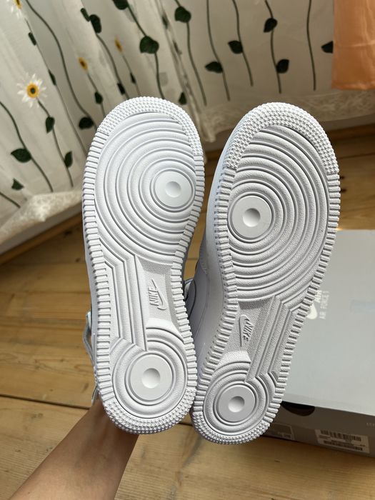 Vând Air Force 1 Triple White Mid GS