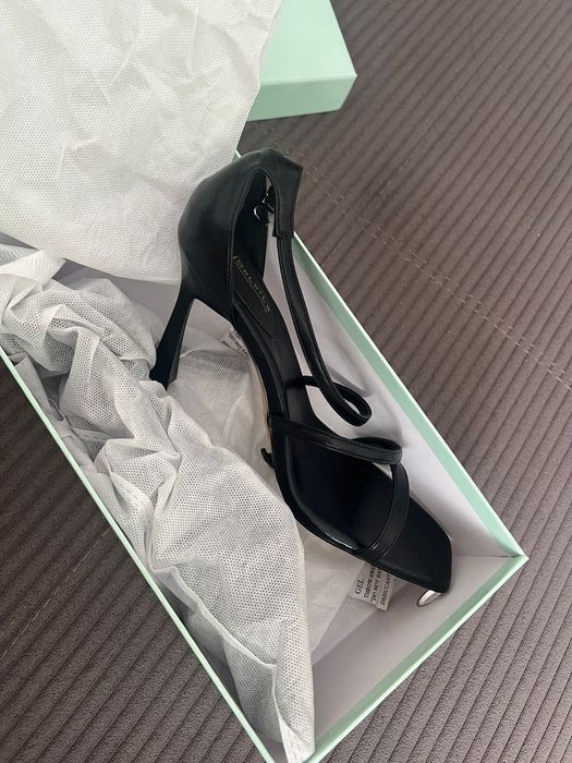 Продается новый туфли