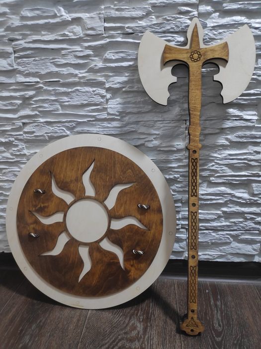 Щит. Меч. Сабля. Топор. Катана. Доспехи.