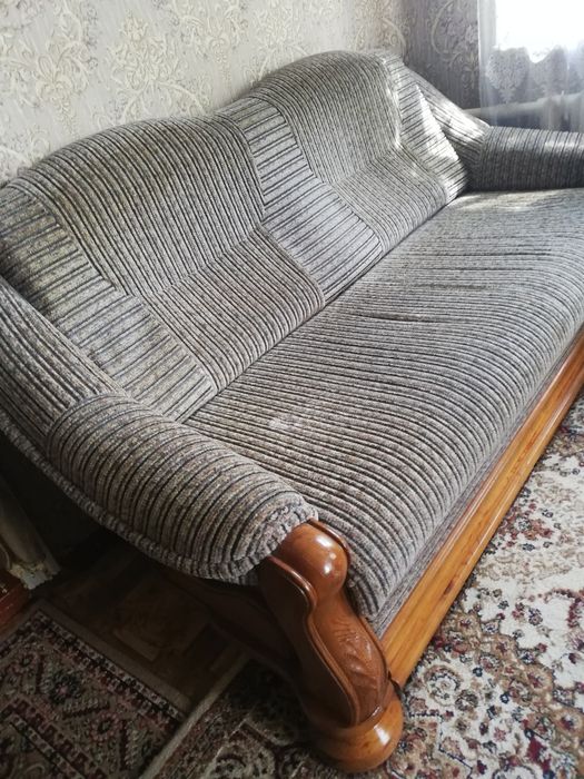 Продам с доставкой диван с креслом