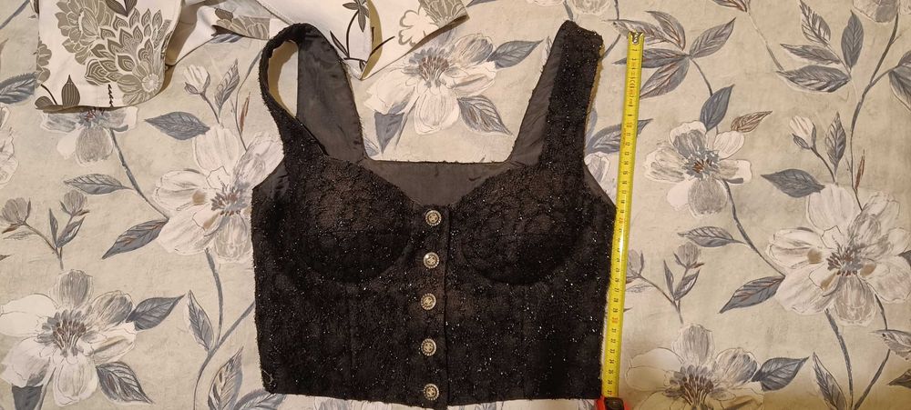 Дамско бюстие с къс ръкав