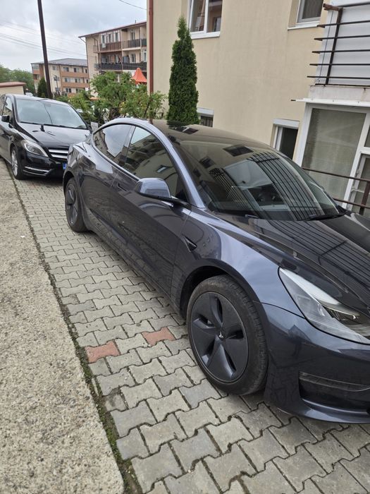 Tesla model 3 4x4 long range cu pompa de caldura