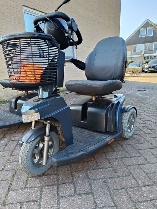Carucioare electrice pentru bătrâni/persoane cu handicap