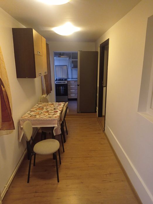 Casa de închiriat 3 camere ,baie ,bucătărie curte ,loc de parcare