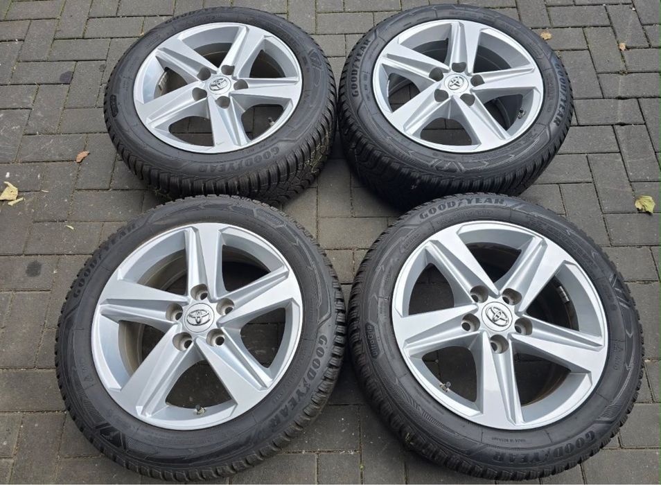 Vând jante originale Toyota Corolla E210 – 16” + anvelope de iarnă + senzori presiune