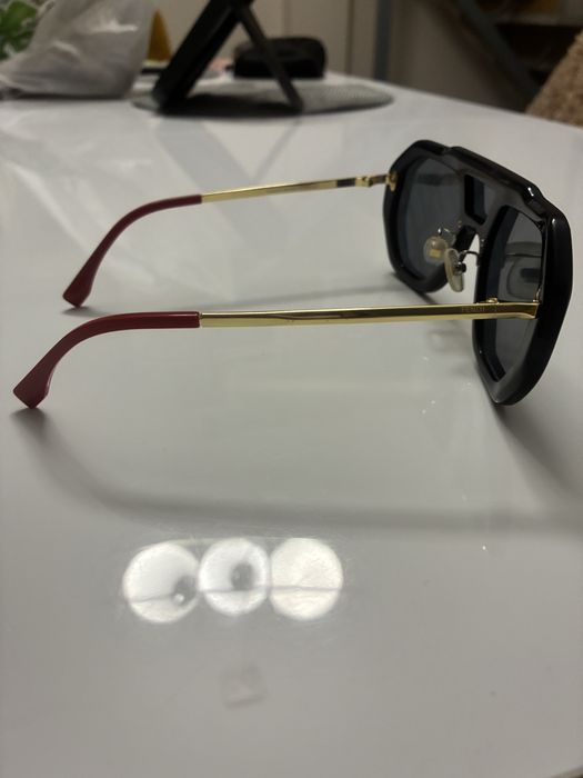 Слънчеви очила на Fendi - оригинални