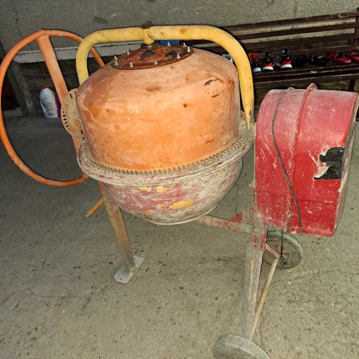 Betoniera 160 litri în stare perfecta de functionare.