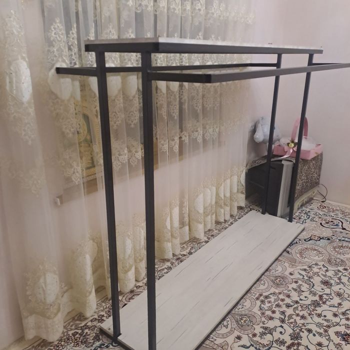 Loft veshilka kiyim magazin uchun