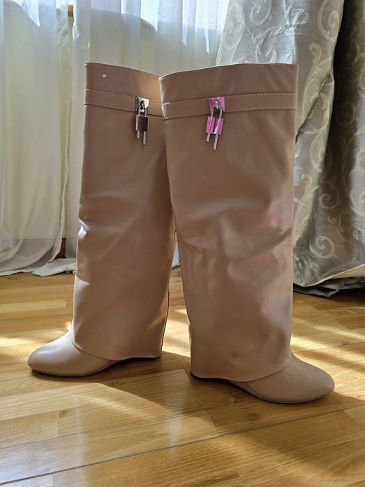 Cizme piele bej cu lacat