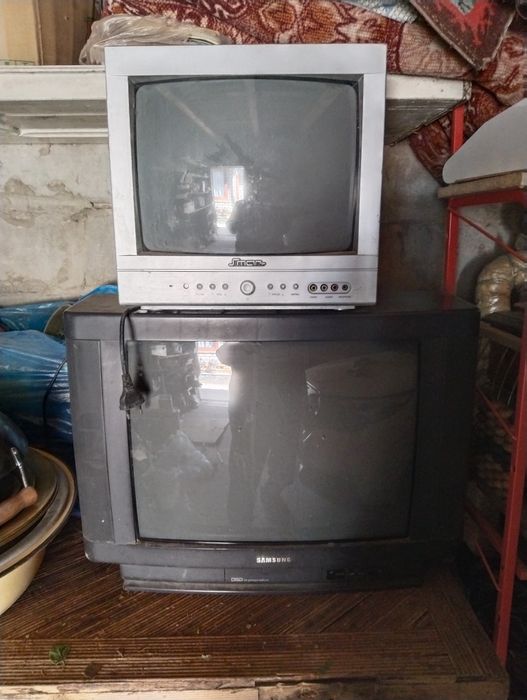 Продам телевизор 2 штуки.