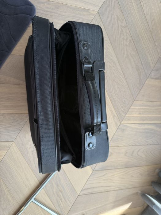 Куфарче с колела и дръжка плпс място за лаптоп и документи