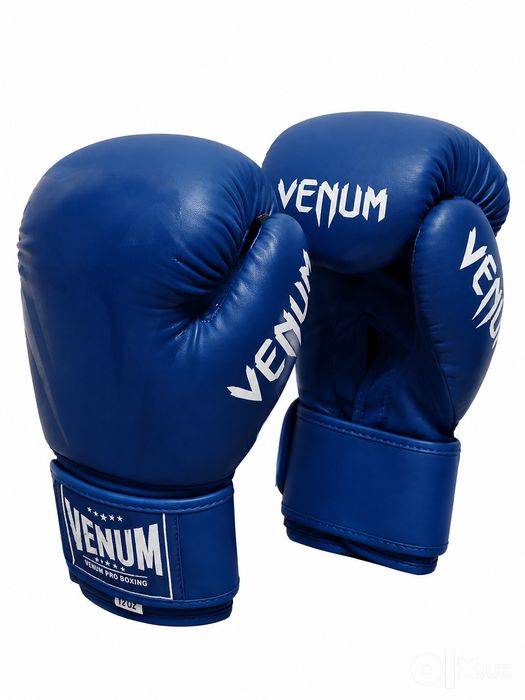 Боксерские перчатки VENUM 12 размер шлем в подарок