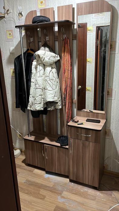 Продам прихожую б/ у недолго