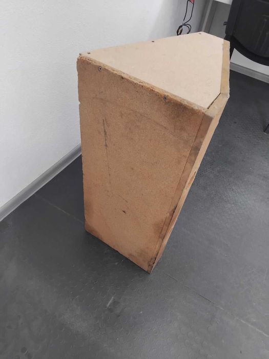 Продавам кутия за бас каса