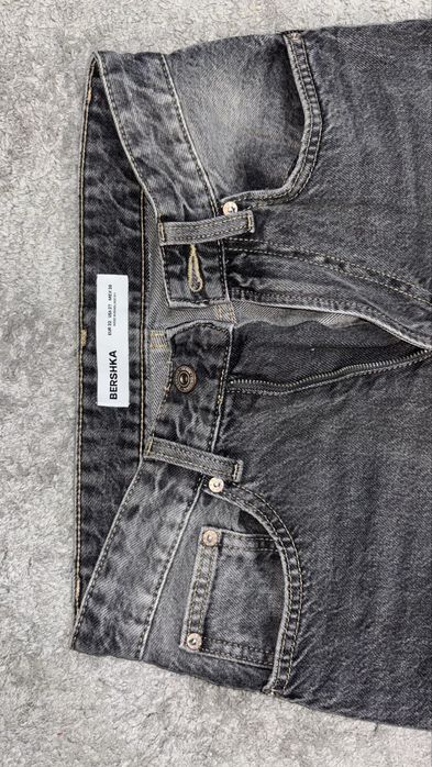джинсы BERSHKA серые