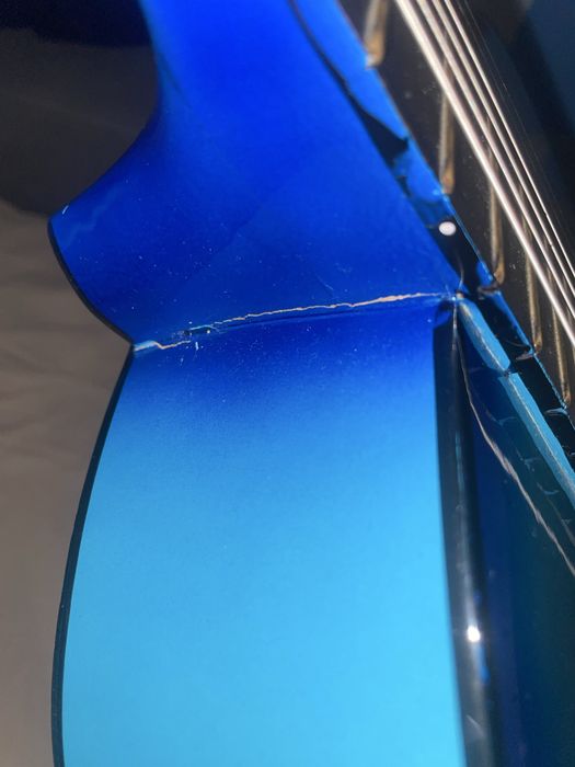 гитара акустическая синего цвета