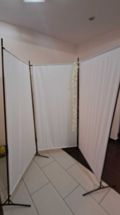 Paravan cu 3 separatoare, ca si nou .  L/H=240/180