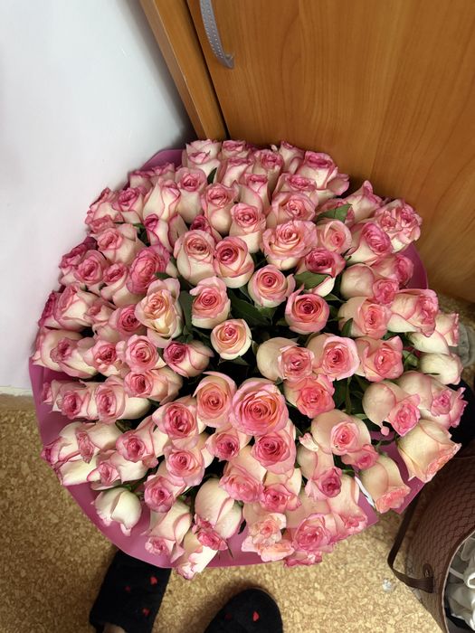 Продам 101 розовую розу