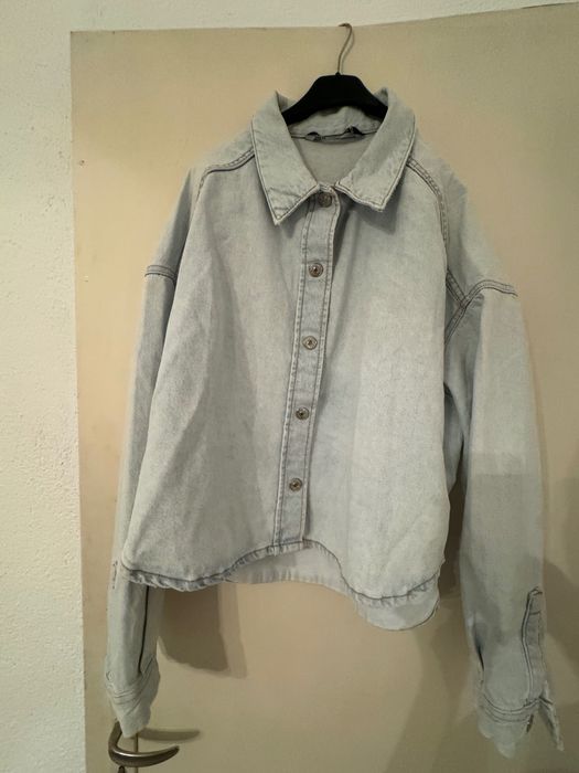 Вълнено сако на EVIS и риза на Zara