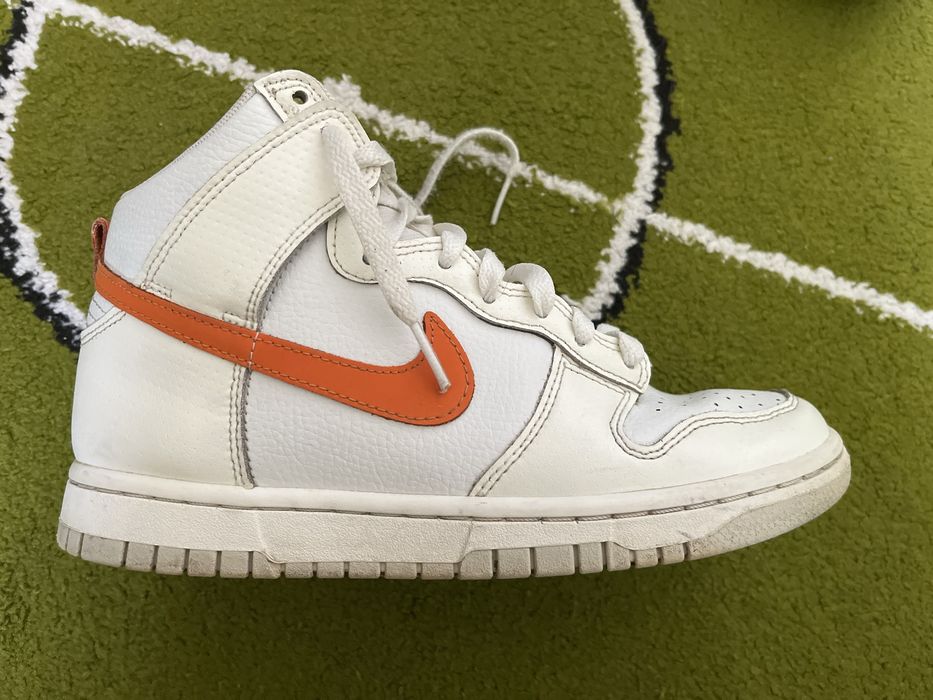 Nike Dunk High.