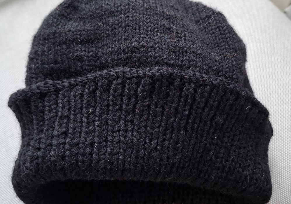 Caciula ( fes) barbati, tricotata manual