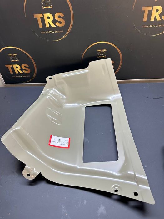 Страничен панел Tesla Model Y 2020-2023
