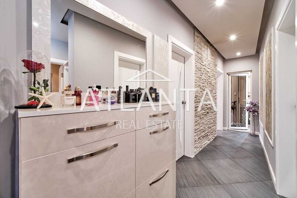 Продава се Тристаен апартамент в Варна, Цветен квартал - 106 кв.м за 2340 €/кв.м - Снимка #12