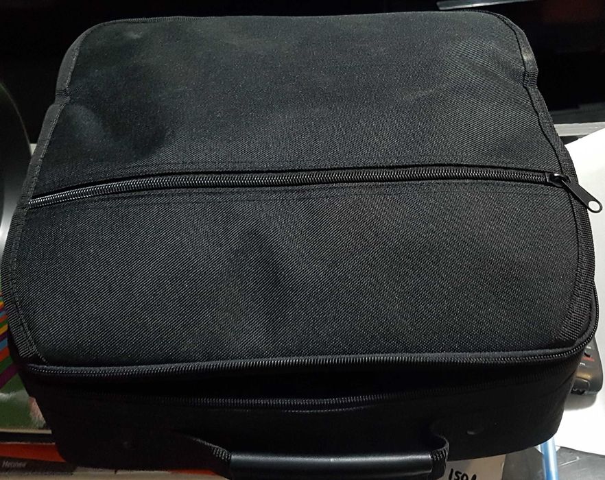 Proiector Panasonic PT-LM2E si Medion MD2950NA  ca nou geanta