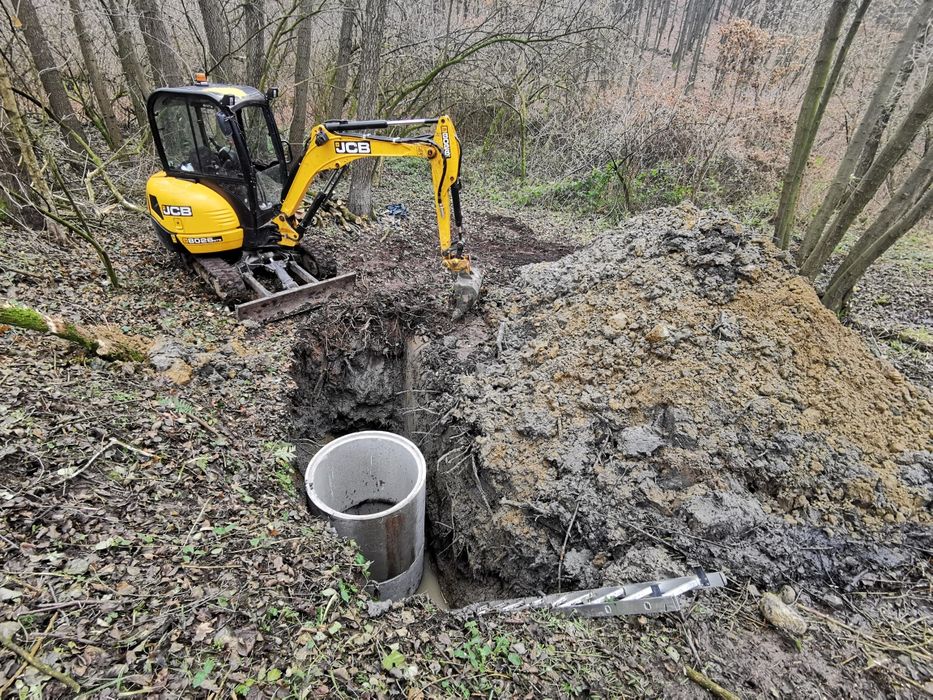 Execut lucrari cu excavator